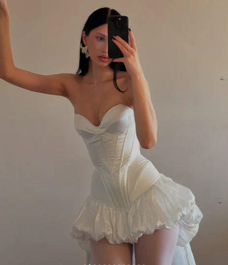 Weißes trägerloses Abend- und Ballkleid mit hohem und niedrigem Abschlussballkleid nv5063