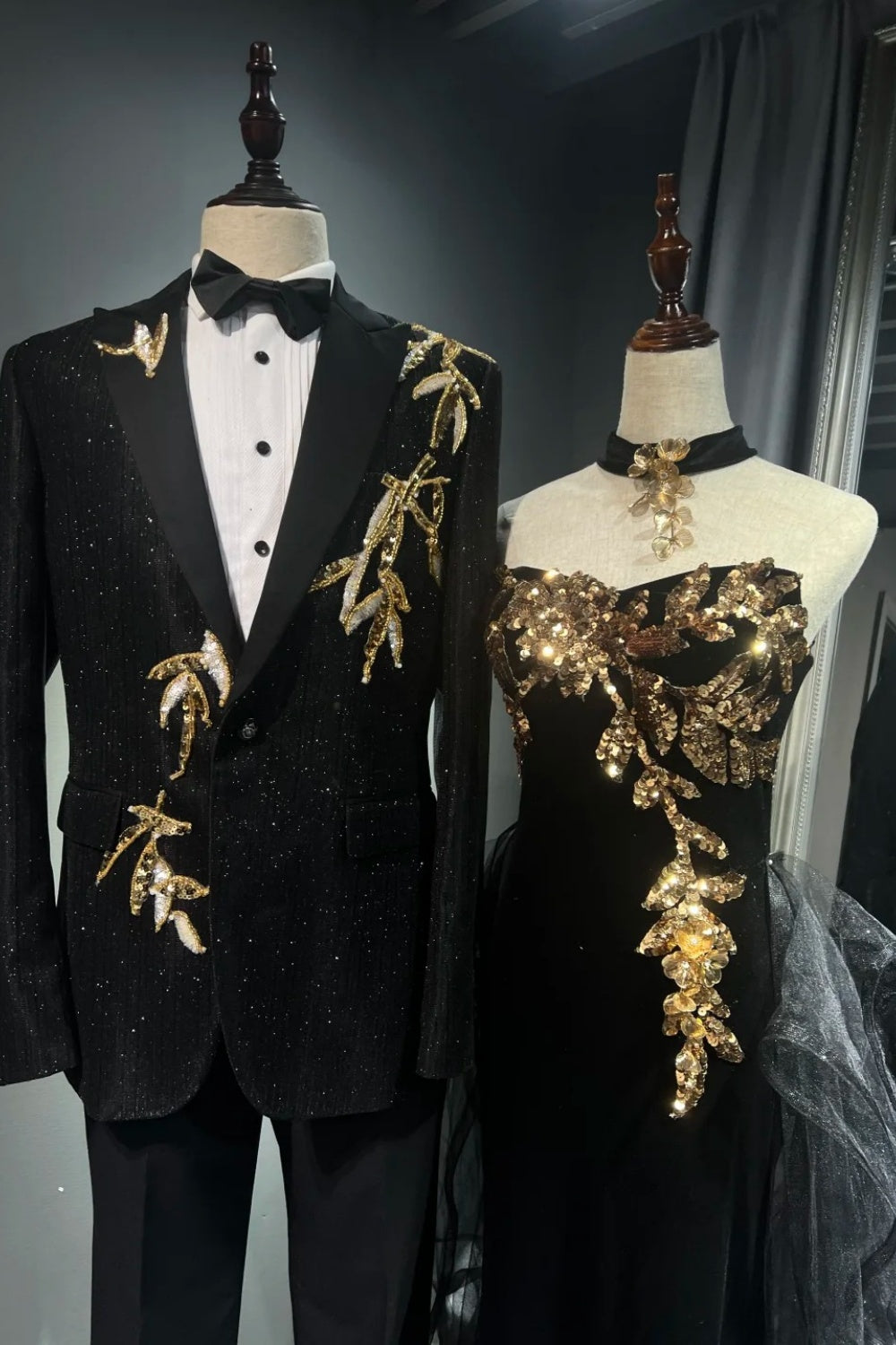 Robe de bal longue en tulle noir et or NV6626