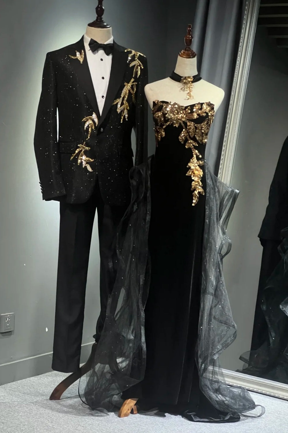 Robe de bal longue en tulle noir et or NV6626