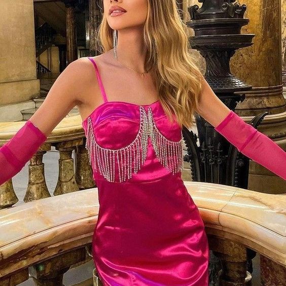 Barbie Pink Fashion Einzigartiges schmales kurzes Mini-Ballkleid, Abendkleid, Homecoming-Kleid, Partykleid mit Kette und Handschuhen, nv2355