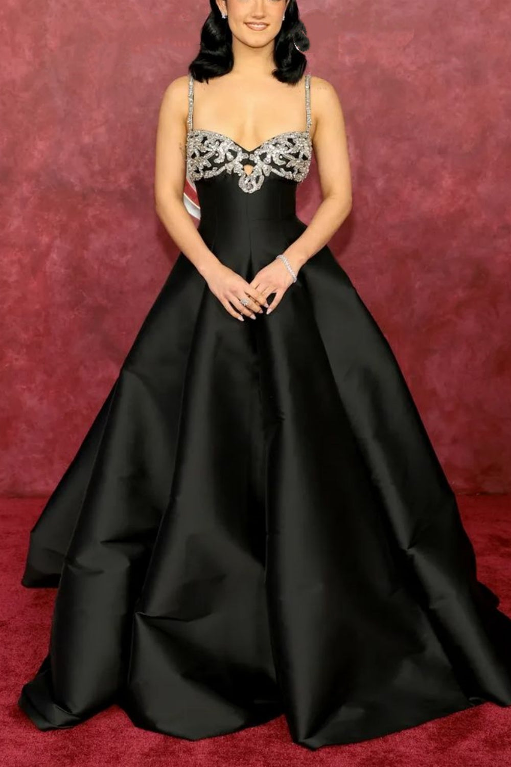 Luxuriöses, perlenbesetztes Abendkleid im Palaststil mit Spaghettiträgern | Schwarzes Satin-Maxikleid mit Schleppe für Galas, Preisverleihungen und exklusive gesellschaftliche Anlässe NV6270