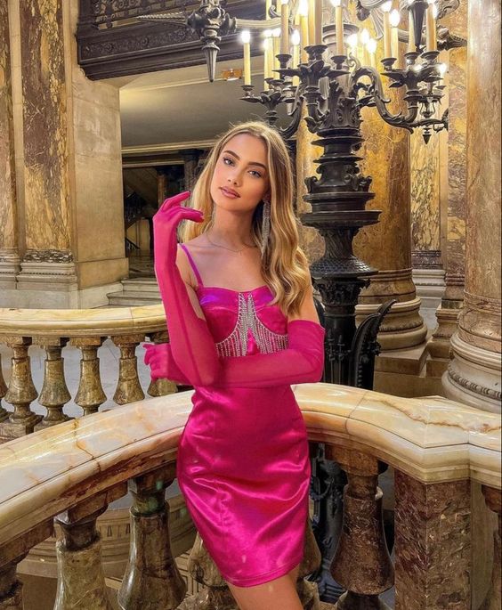 Barbie Pink Fashion Einzigartiges schmales kurzes Mini-Ballkleid, Abendkleid, Homecoming-Kleid, Partykleid mit Kette und Handschuhen, nv2355