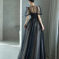 Schwarzes A-Linien-Ballkleid aus Tüll mit bauschigen kurzen Ärmeln, schwarzes Abendkleid, Partykleid nv1698