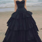 Luxuriöses, perlenbesetztes Abendkleid im Palaststil mit Spaghettiträgern | Schwarzes Satin-Maxikleid mit Schleppe für Galas, Preisverleihungen und exklusive gesellschaftliche Anlässe NV6271
