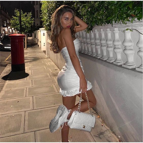 Robe de soirée moulante blanche courte à épaules dénudées nv2221