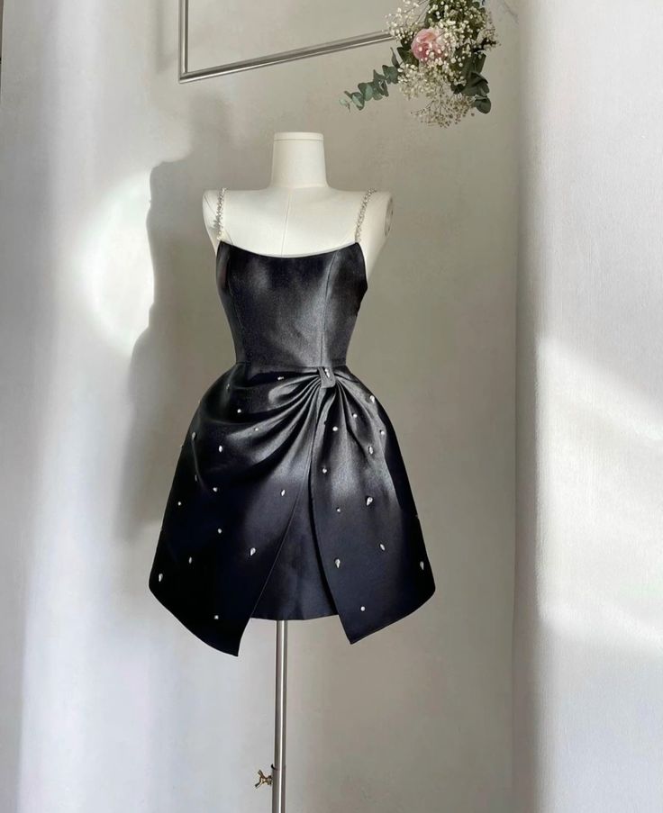 Robe de soirée courte noire élégante à bretelles spaghetti et strass, robe de fête d'anniversaire nv2769