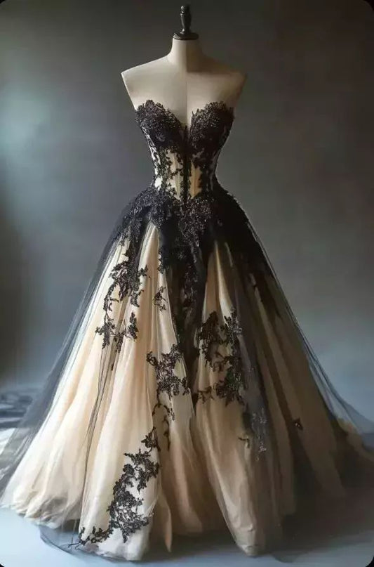 NiceVestidos-Schwarz-Nude Paneel-Spitze Tüll Trägerloses Ärmelloses Ballkleid mit Schleppe und bodenlanger Silhouette NV6187