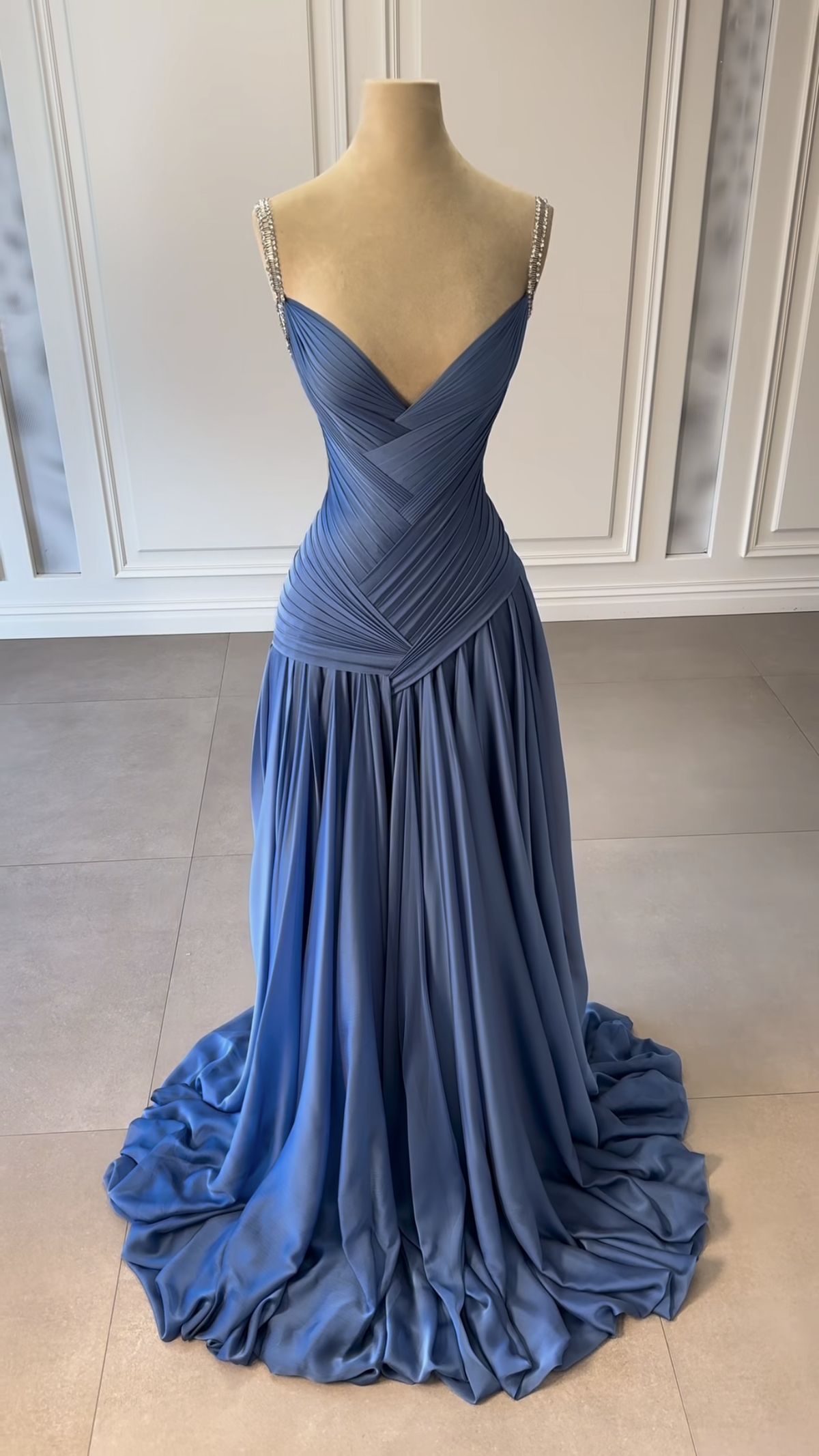 NiceVestidos - Robe de soirée longue en satin bleu NV5951