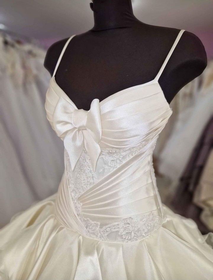 Elfenbeinweiß Süßes Elegantes Spaghettiträger A-Linie Langes Satin Spitzen Ballkleid Abendkleid Hochzeitskleid Brautkleid Hochzeitskleid nv3418