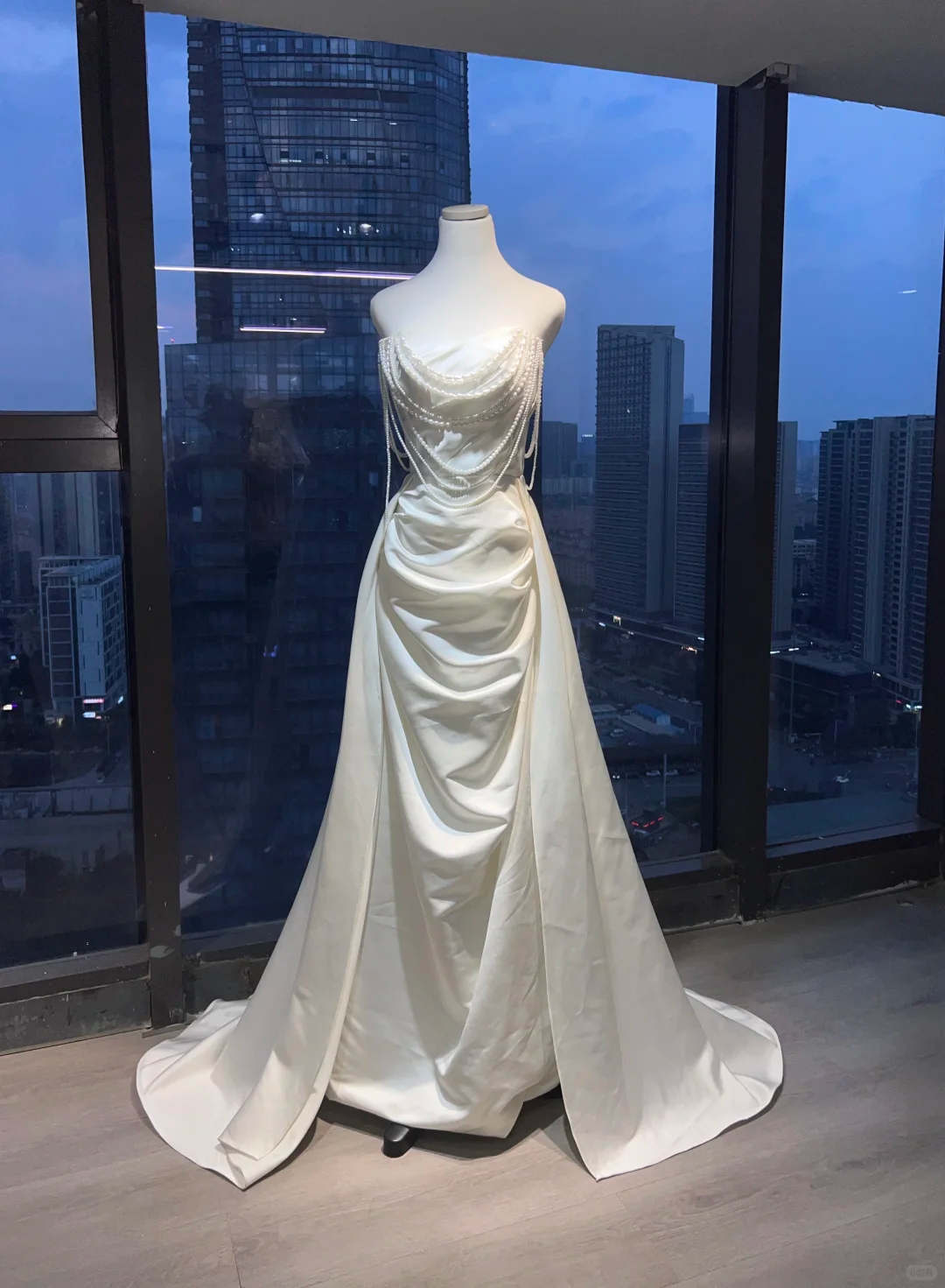 Strapless White Satin Mermaid Wedding Gown Draped Pearl Chains Ruched Skirt Long Train Formal Evening Dress  NV6981