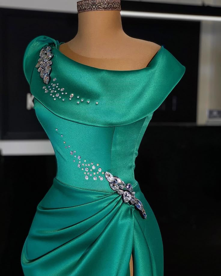 Robe de soirée longue en satin vert, élégante et élégante, style Baoshi, perlée, longueur au sol, fente latérale, sexy, robe de bal, robe de fête d'anniversaire, robe de bal nv3947