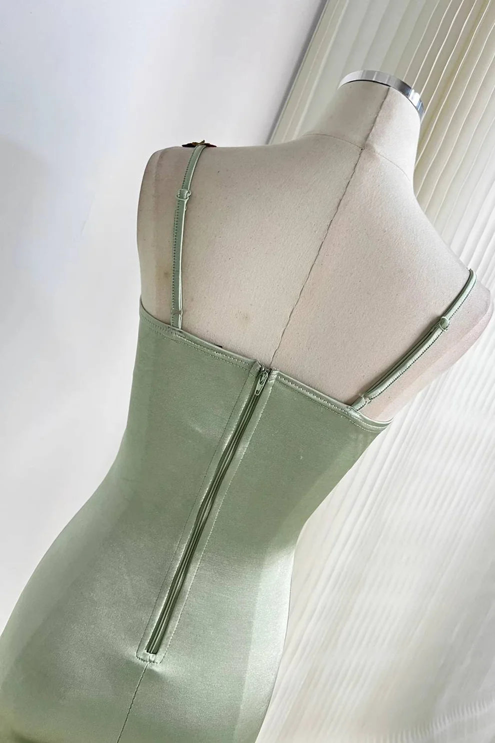 Robe de soirée courte en satin vert sauge, élégante et délicate, avec broderie florale, robe de bal, robe de soirée, robe de bal nv4035