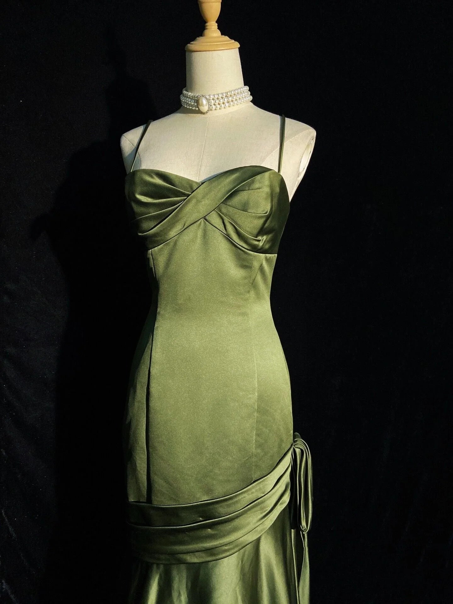 Grünes Satin-Abendkleid mit herzförmigen Trägern, langes Hochzeitskleid, nv1555