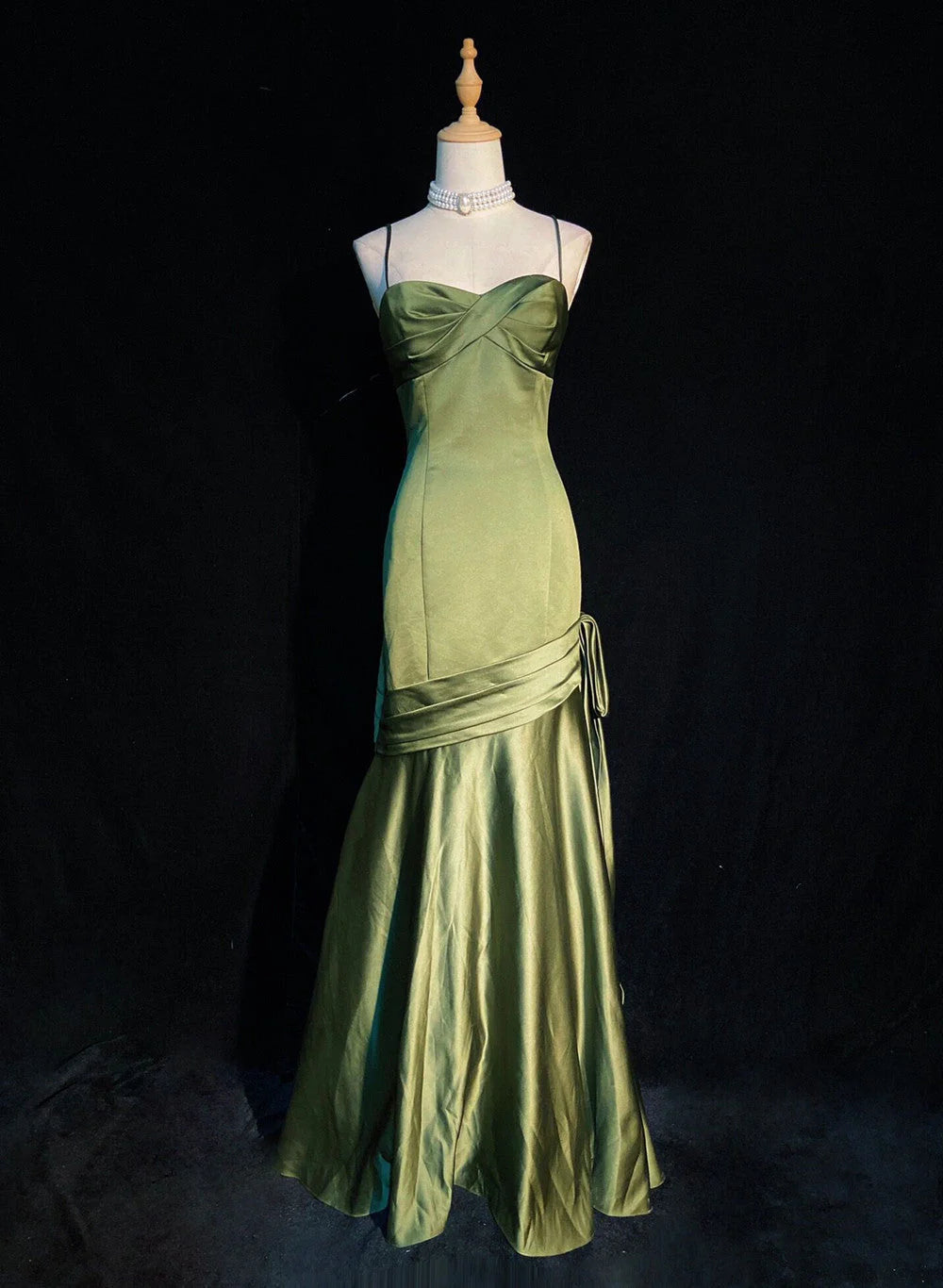 Grünes Satin-Abendkleid mit herzförmigen Trägern, langes Hochzeitskleid, nv1555
