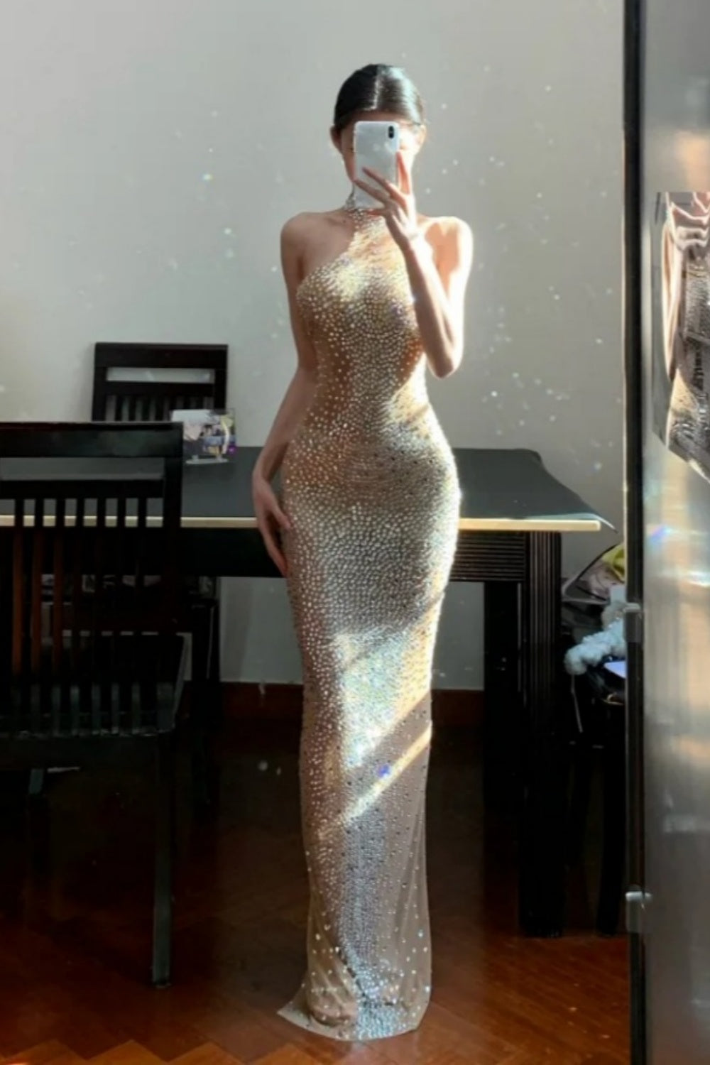 Glänzendes und elegantes, figurbetontes langes Trägerkleid für Partys, exklusives Kleid für Partygirls NV6590