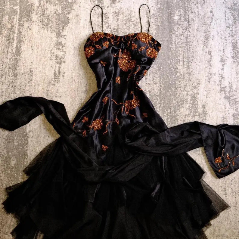 Robe de soirée noire en satin à volants, élégante, avec broderie florale et appliques, bretelles spaghetti, robe de bal, robe de soirée nv3402