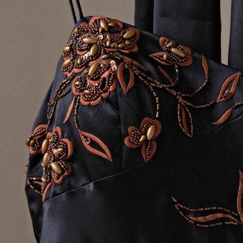 Robe de soirée noire en satin à volants, élégante, avec broderie florale et appliques, bretelles spaghetti, robe de bal, robe de soirée nv3402