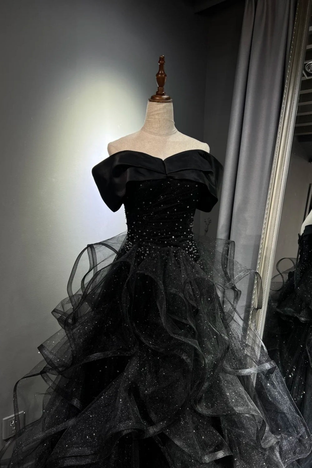Schwarzes, schimmerndes langes Tüllballkleid NV6629