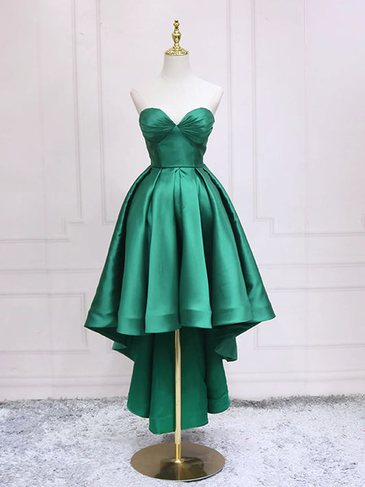 Grüne High Low Partykleider aus Satin, trägerlose grüne Homecoming-Kleider nv1638