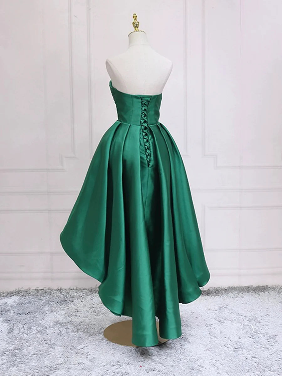 Grüne High Low Partykleider aus Satin, trägerlose grüne Homecoming-Kleider nv1638