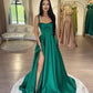 Robe de bal longue en satin vert foncé à bretelles spaghetti et fente nv1437