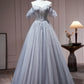 Graues schulterfreies Partykleid aus Tüll mit Perlen, A-Linien-Tüll-Abendkleid, Ballkleid nv1538