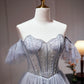 Graues schulterfreies Partykleid aus Tüll mit Perlen, A-Linien-Tüll-Abendkleid, Ballkleid nv1538
