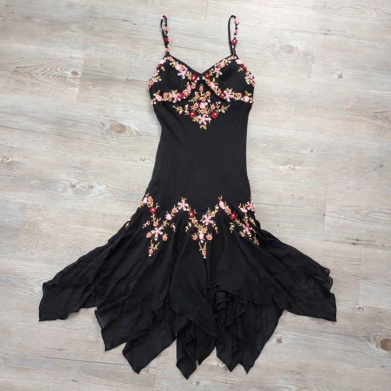 NiceVestidos - Robe de soirée courte/mi-longue à imprimé floral noir nv5461
