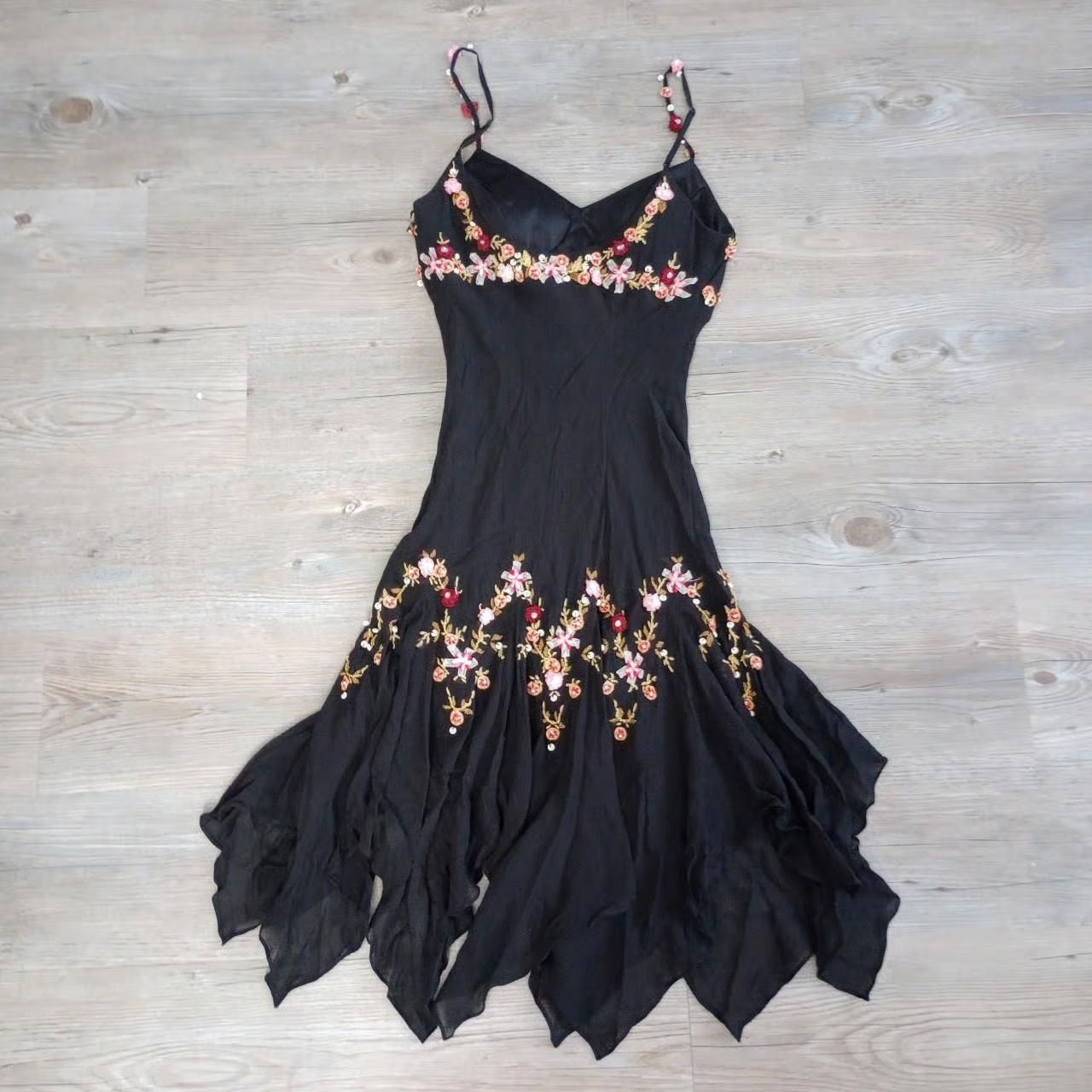 NiceVestidos - Robe de soirée courte/mi-longue à imprimé floral noir nv5461
