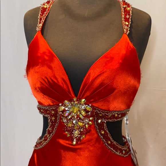 Rotes wunderschönes glänzendes modisches, exquisites, rückenfreies, langes, elegantes Ballkleid aus Satin mit bodenlanger Schleppe, NV3641