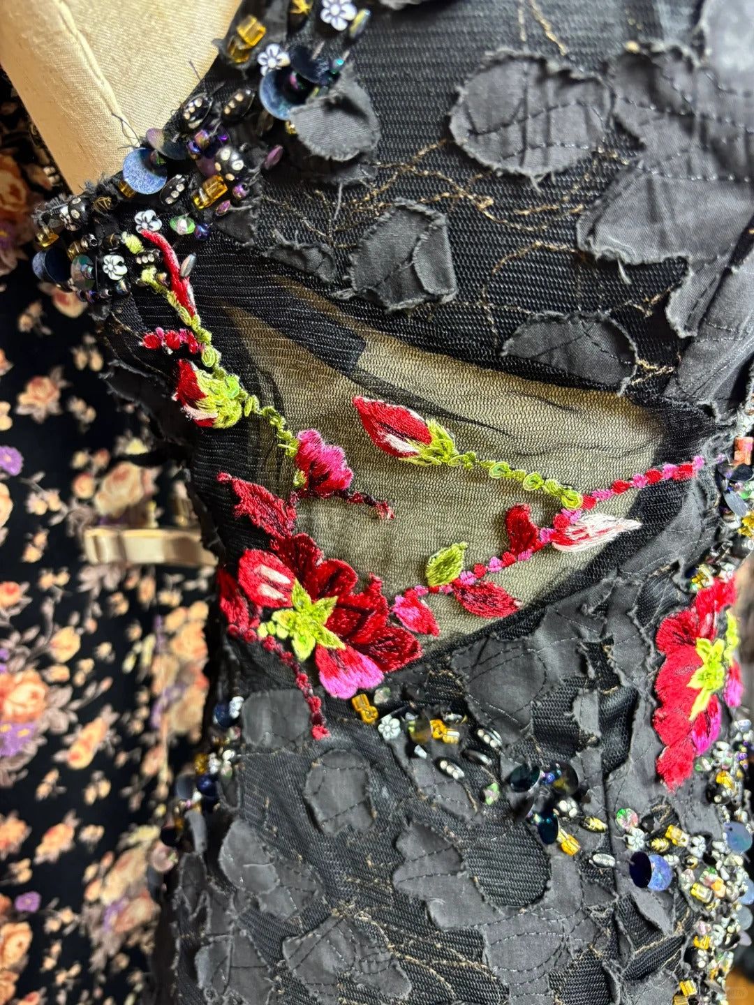 Schwarzes, florales, perlenbesetztes, langes Meerjungfrau-Ballkleid mit Fischschwanz-Ausschnitt, Abendkleid für Quinceanera, NV4641