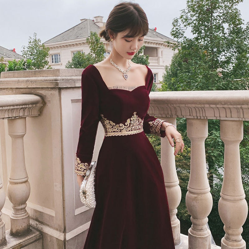 Burgundy Elegant Vintage Impressive A-Line Velvet with Appliques Long Sleeves Floor Length Round Neck Fall Long Prom Dress Formal Evening Dress Christmas Dress Halloween Wedding Guest Party Dress nv2568