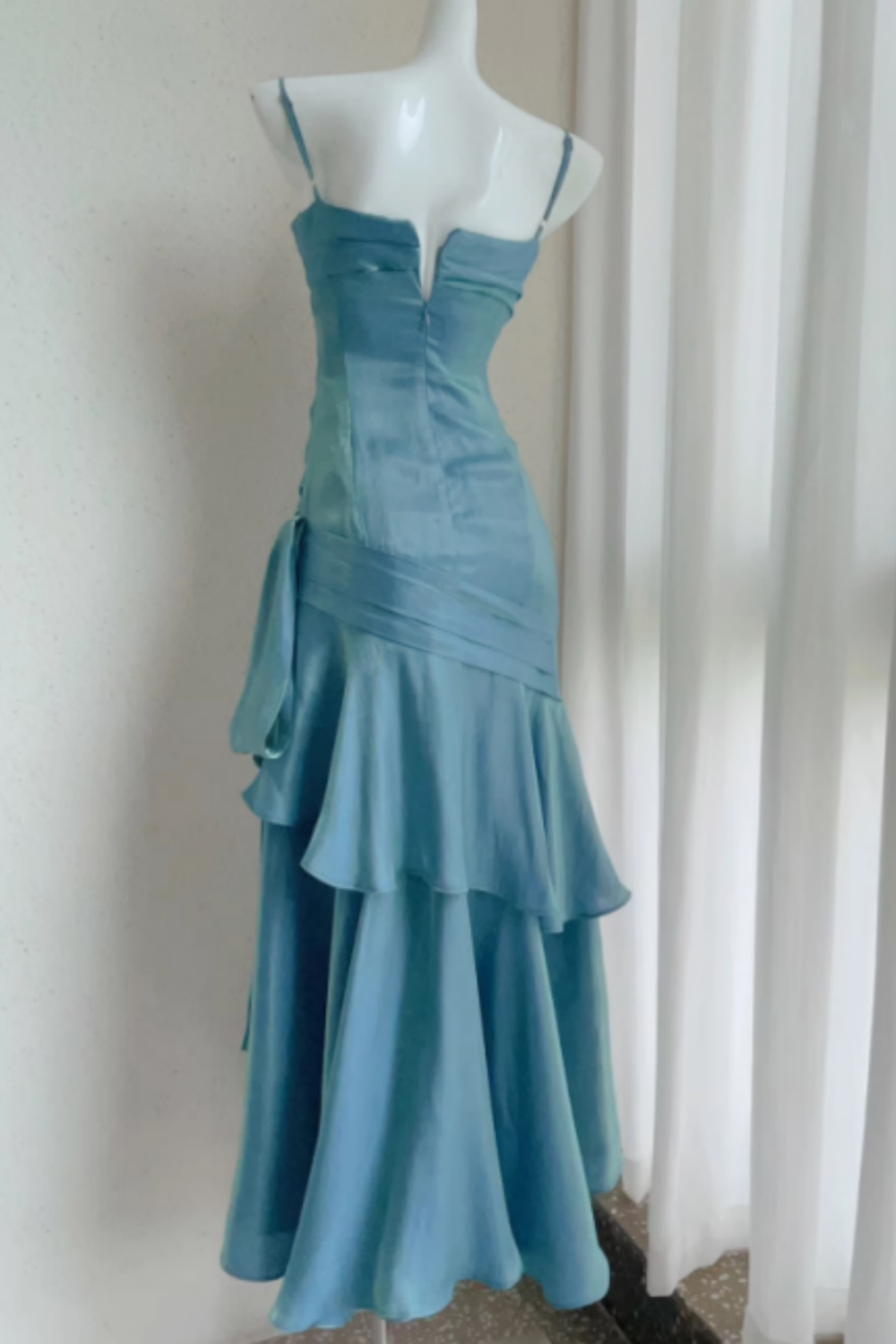 NiceVestidos – Ärmelloses, glänzendes, schmal geschnittenes, bodenlanges Abendkleid in Seeblau, NV5784