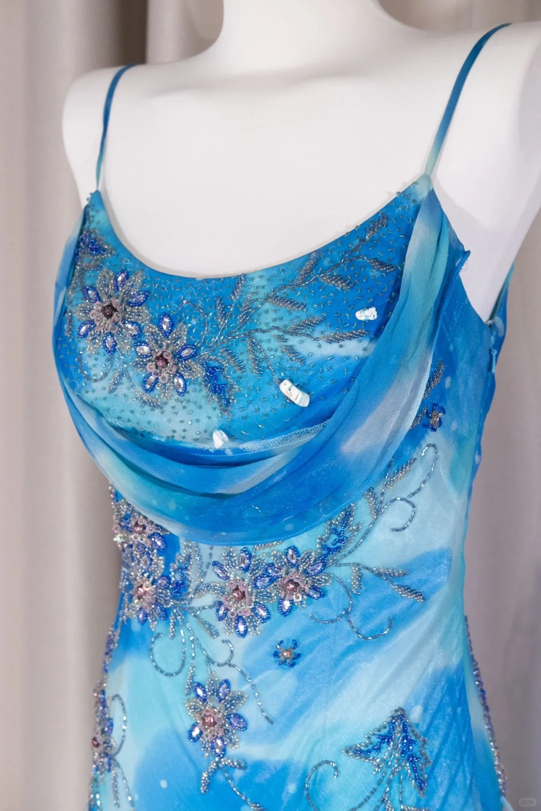 Robe de soirée longue en mousseline de soie à perles bleues nv5128