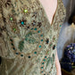 Bezauberndes, dunkelgrünes, langes, exquisites Ballkleid mit Perlenbesatz im Vintage-Stil, NV5434