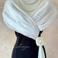 Robe de soirée en tulle satiné noir et blanc classique et élégant style Hepburn avec camélia à la taille, longue jupe inférieure gauche, petite fente, coupe slim, robe de bal, robe d'anniversaire, robe de bal nv4095