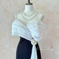 Robe de soirée en tulle satiné noir et blanc classique et élégant style Hepburn avec camélia à la taille, longue jupe inférieure gauche, petite fente, coupe slim, robe de bal, robe d'anniversaire, robe de bal nv4095