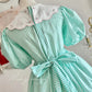 Robe de soirée courte en mousseline de soie, col babydoll et manches bouffantes, brodée de petites roses, style vintage élégant, robe de bal, robe de soirée, robe de bal, robe de demoiselle d'honneur ...