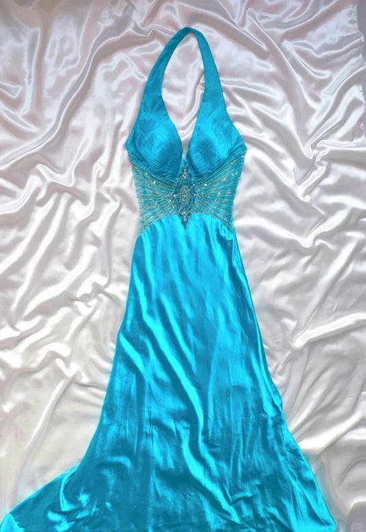 Robe de soirée longue en satin bleu exquis et élégante, ornée de perles, nv5238