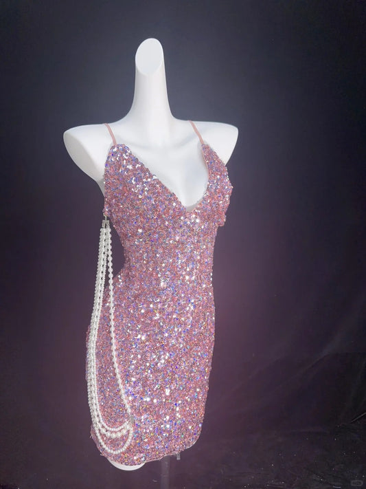 Ein rosa, perlenbesetztes, elegantes, eng anliegendes, kurzes Retro-Heimkehrkleid für eine Party oder ein Abendessen nv5225
