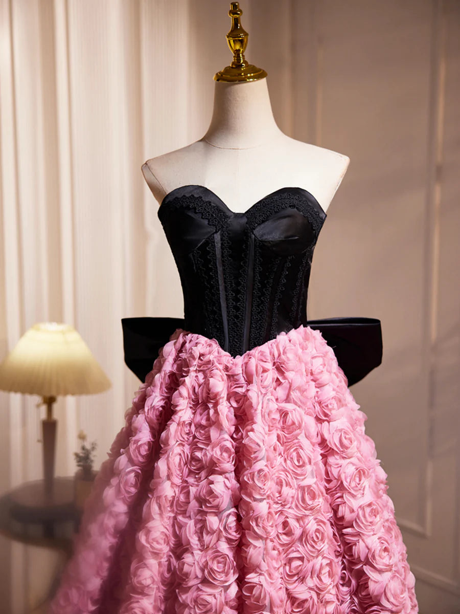 Kurzes Ballkleid aus schwarzem Satin mit rosa Rüschen und Blumenmuster, hübsches trägerloses A-Linien-Party-Cocktailkleid mit Schleife nv1635