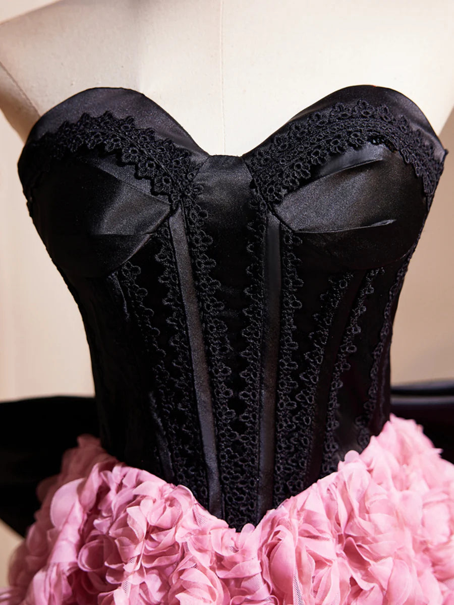 Kurzes Ballkleid aus schwarzem Satin mit rosa Rüschen und Blumenmuster, hübsches trägerloses A-Linien-Party-Cocktailkleid mit Schleife nv1635