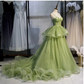 Robe de bal trapèze en tulle vert à bretelles nv13