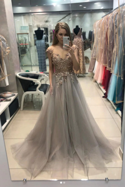 Robe de soirée longue en tulle et dentelle grise à col en V nv860