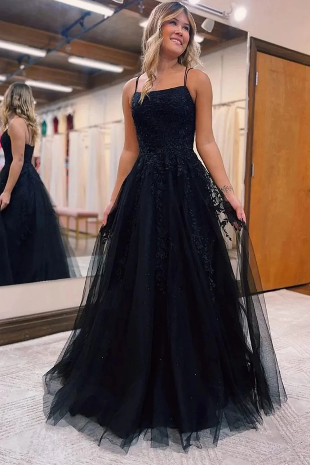 Robe de bal longue noire en tulle avec dentelle nv658