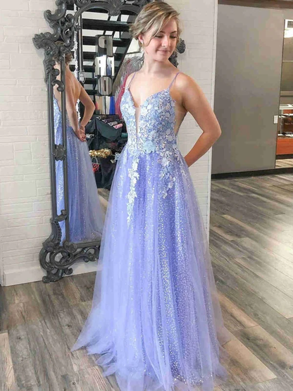 V-Ausschnitt, rückenfreies, langes Ballkleid aus lila Spitze mit 3D-Blumen, glänzendes, lila, florales Spitzenkleid für die Abschlussfeier, nv708