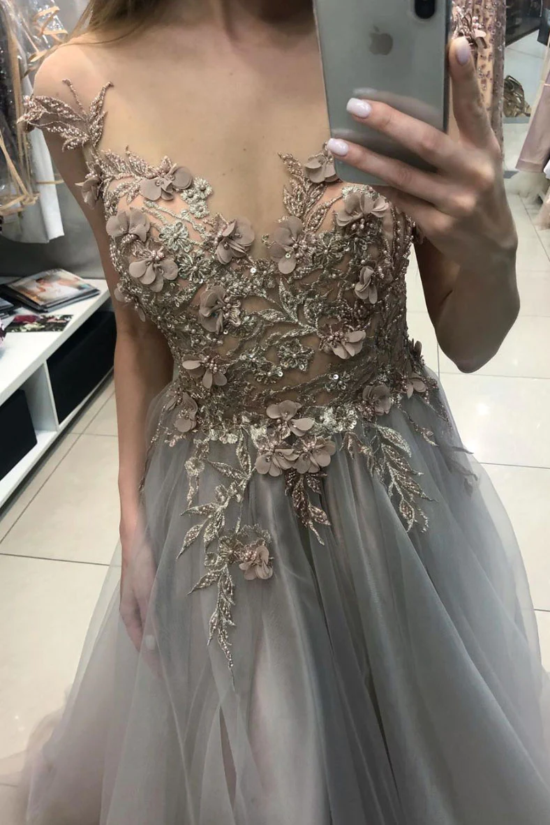 Robe de soirée longue en tulle et dentelle grise à col en V nv860