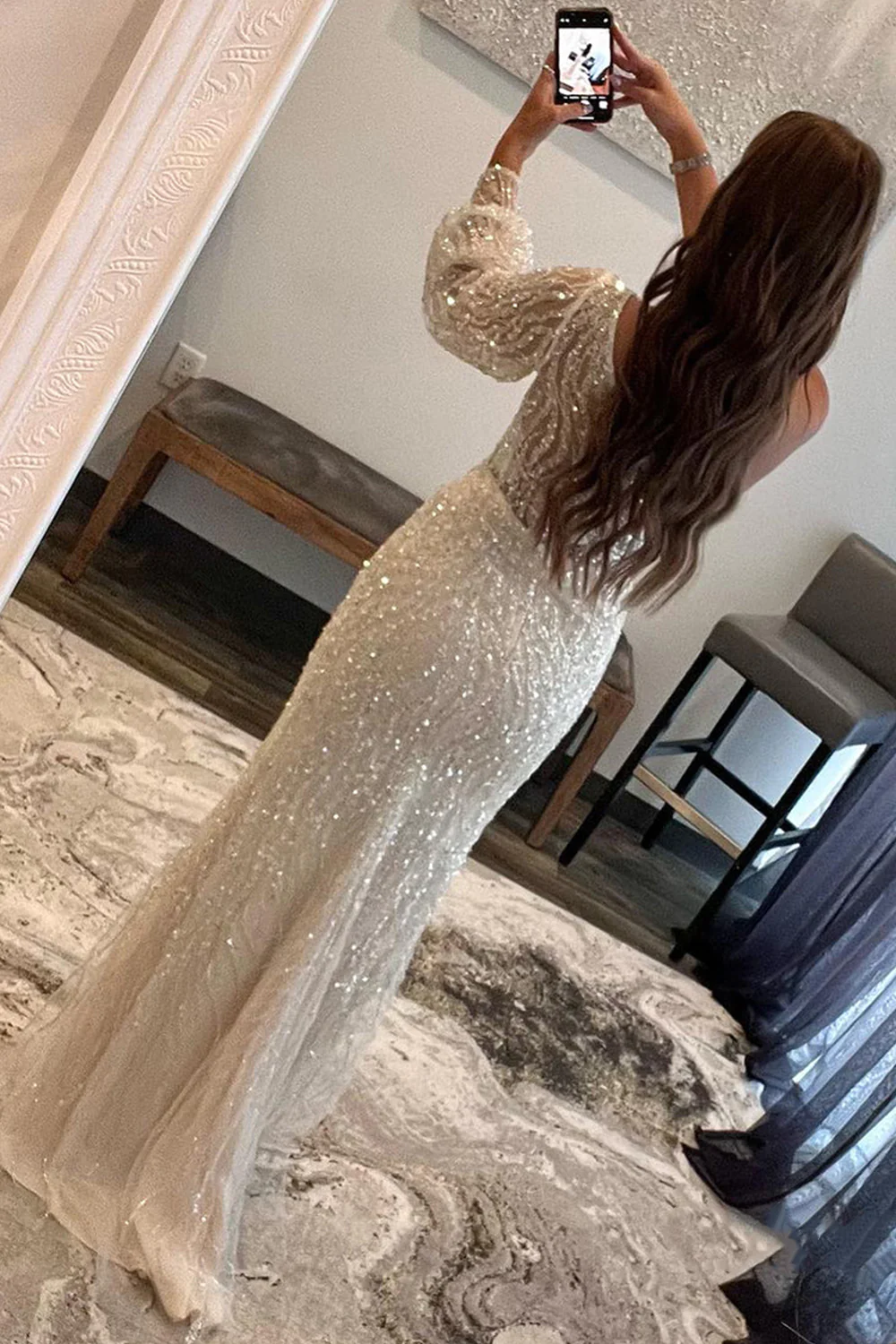 Robe de bal blanche à une épaule avec paillettes et fente nv671