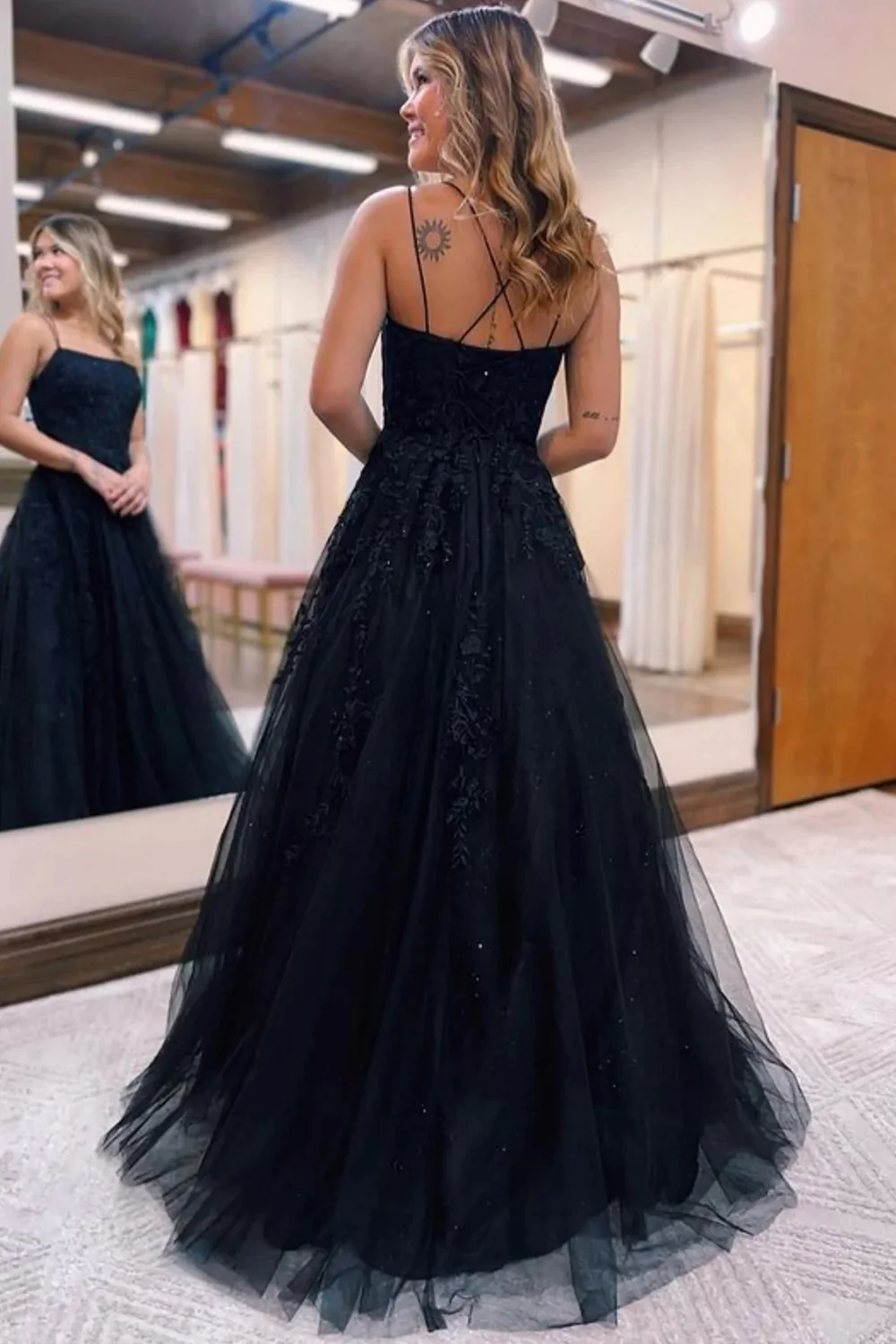 Robe de bal longue noire en tulle avec dentelle nv658