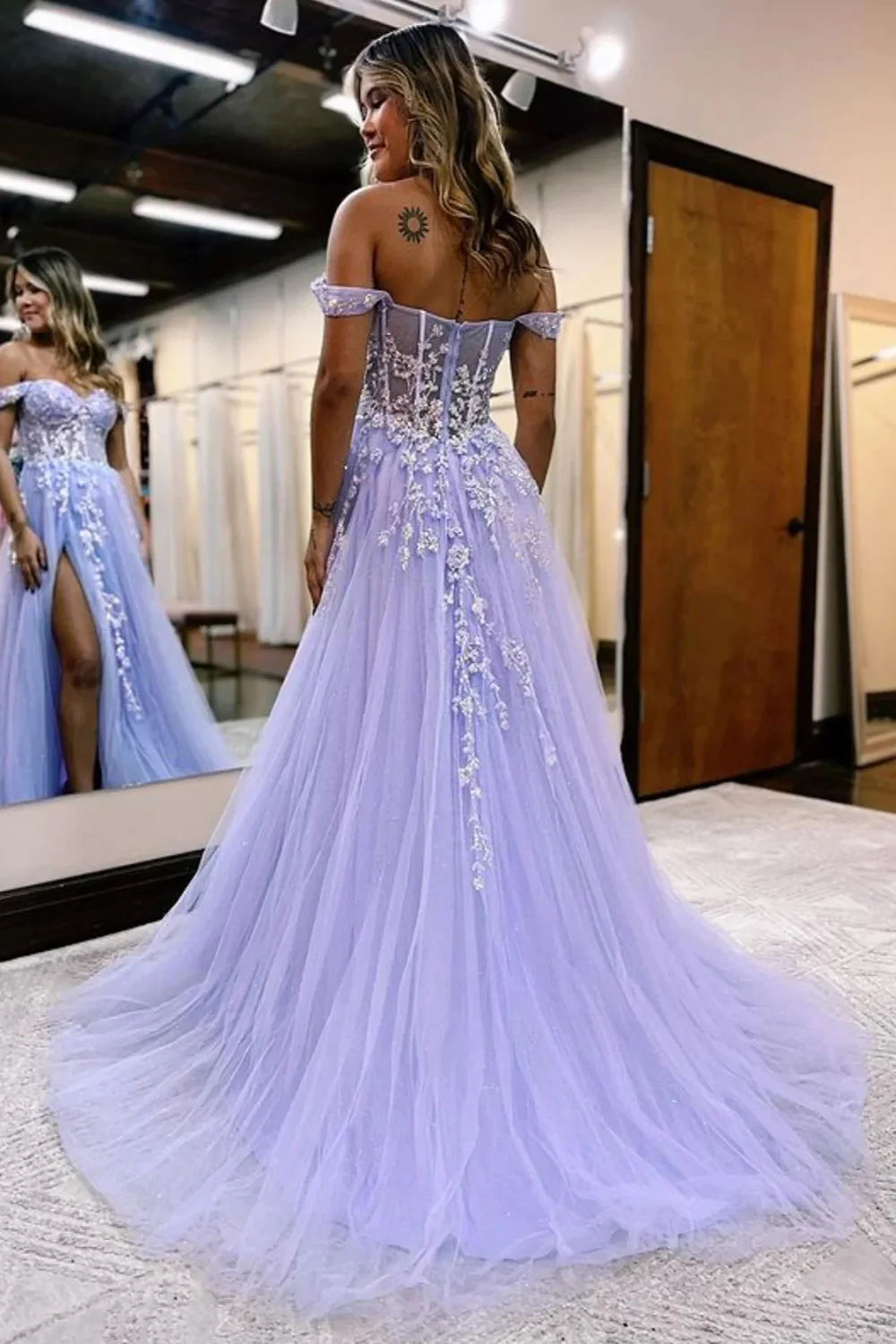 Funkelndes lila Pailletten-Korsett-A-Linien-Ballkleid mit Schlitz nv668